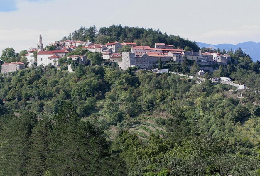 Hisa Posebne Sorte Kodreti Exterior photo
